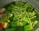 Foto langkah ke 2 dari resep Sayur Asem Okra dan Kacang Panjang.