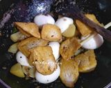 Foto langkah ke 4 dari resep Semur Tahu Telur Kentang.