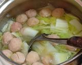 Foto langkah ke 3 dari resep Sayur Bening Sawi Putih & Bakso.