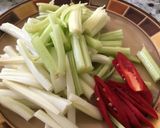 芹菜魷魚的食譜步驟1照片