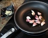 Foto del paso 1 de la receta: Alitas y muslitos al ajillo