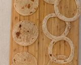 A picture of step 1 of Leftover chapati Disc snack.