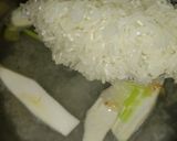 รูปขั้นตอนการทำที่ 3 ของ โจ๊กอกไก่ใส่เห็ดกระดุม (Chicken Breast and Button Mushroom Congee)
