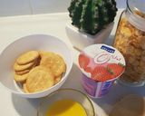 รูปขั้นตอนการทำที่ 1 ของ สตอเบอรี่โยเกิร์ตพาย ง่ายมากๆค่ะ 😍🍪🍓🧀