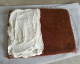 Une image de l'étape 3 de Génoise au cacao avec chantilly au miel.