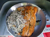 Salmón con gulas