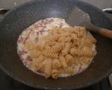 Foto langkah ke 3 dari resep Pasta Fusilli Carbonara.