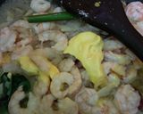 Foto langkah ke 2 dari resep Udang Kuah Lemon.