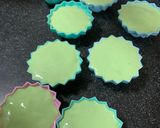 A picture of step 8 of Kue Putu Ayu (pandan coconut steam cake).