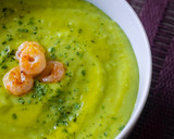Foto del paso 5 de la receta: Cena saludable de crema de calabacín y guisantes con gambas