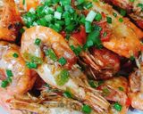 รูปขั้นตอนการทำที่ 4 ของ กุ้งผัดพริกเกลือ(ไม่แกะเปลือก)