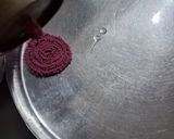 A picture of step 3 of Beetroot chakli (murukku).