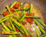 A picture of step 2 of Ravioli with tomatoes and asparagus.