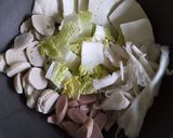 Foto langkah ke 1 dari resep Budae Jjigae (sup tentara korea).
