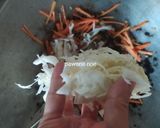 Foto langkah ke 2 dari resep Mie goreng sayur.