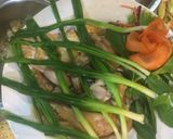 Hình bước làm 2 của món Gà Hấp Hành