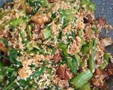 Foto langkah ke 5 dari resep Kua Chai Pui samcan goreng/Mustard Greens Rice/Nasi Sawi Pahit.