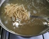 Foto del paso 5 de la receta: Spaghetti picantes al ajillo con mix de quesos