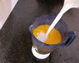 A picture of step 3 of Mango Milkshake.