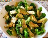Foto del paso 3 de la receta: Ensalada sencilla de canónigos con queso y aguacate