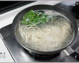 A picture of step 3 of Army (Canned) Beef Noodle Soup.