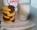 A picture of step 14 of Marble chocolate cookies.