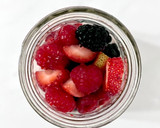 Foto del paso 3 de la receta: Parfait vegano con yogurt de coco, frutos rojos y pulpa de leche vegetal