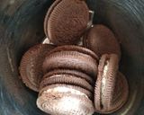 A picture of step 1 of Choco lassi cheesecake smoothie.