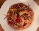 Foto del paso 3 de la receta: Ceviche de salmón y langostinos en 10 minutos