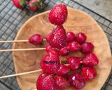 Foto langkah ke 5 dari resep Tanghulu Strawberry.