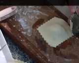 Foto del paso 7 de la receta: Ravioles con tapas de empanadas