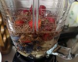 Foto del paso 1 de la receta: Jugo detox de fresa, arándano, plátano y linaza