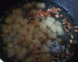 Foto langkah ke 3 dari resep Sup Makaroni Sosis.