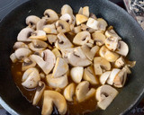 Foto del paso 3 de la receta: Solomillo marinado con champiñones