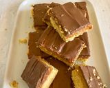 A picture of step 5 of Caramel Shortbread.