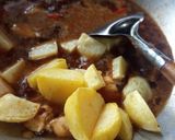 Foto langkah ke 3 dari resep Semur Ayam Kentang Pedas.