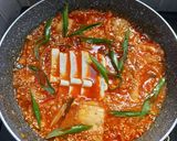 Foto langkah ke 4 dari resep Kimchi Jjigae Rumahan.