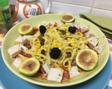 Foto del paso 2 de la receta: Tallarines con pollo, higos, tomate, mango, atún y maíz