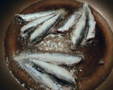 Foto del paso 3 de la receta: Fritura de boquerones con salsa mediterránea