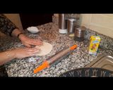 صورة لخطوة 2 من وصفة عجينة باكيط.ألمنية مسلوقة بالماء
