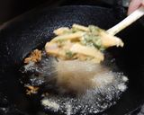 A picture of step 2 of Pakoray.