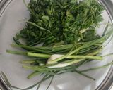 A picture of step 1 of Green garlic chattny.