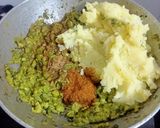 A picture of step 2 of Mutter ki Tikki Chaat.