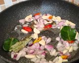 Foto langkah ke 1 dari resep Oseng Cumi Hitam.
