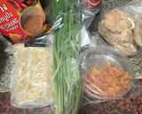 รูปขั้นตอนการทำที่ 2 ของ ผัดไทกุ้งเสียบ