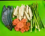 Hình bước làm 1 của món Măng tây xào tôm