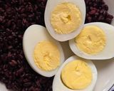 Foto del paso 4 de la receta: Huevos cocidos con arroz Venere, negro o prohibido 🍚 🖤 🥚 🌱