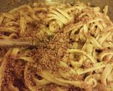 Foto del passaggio 8 della ricetta Spaghetti con acciughe, capperi, pinoli e pangrattato 🍝