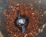 Foto del paso 3 de la receta: 333. Merluza con gambones en salsa de picada catalana