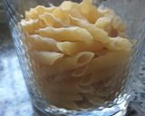 Foto del paso 2 de la receta: Macarrones con níscalos y salchichas